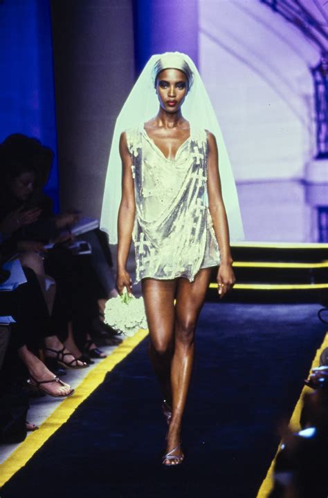 naomi campbell trinità sfilata versace 1997|Naomi Campbell, Versace Campaign, Autumn / Winter 1997.